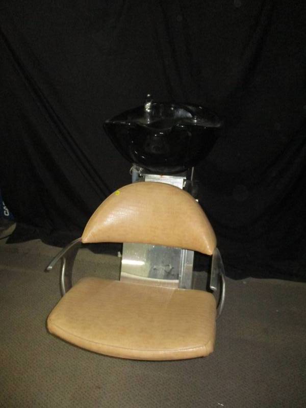 lot 137 image: Hair washing chair with adjustable sink