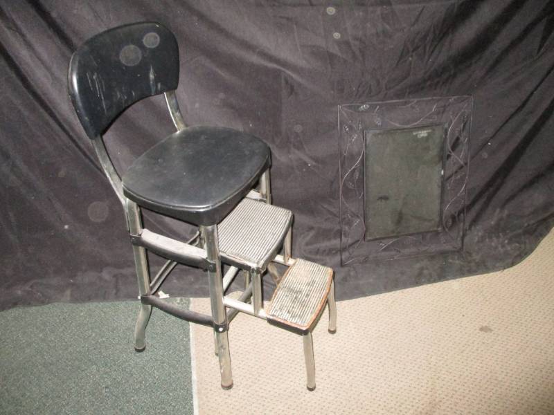 lot 157 image: Stool and Mirror