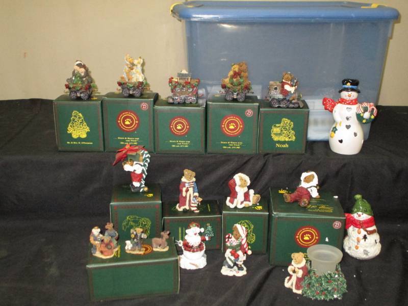 lot 162 image: Boyds Bear Train and Collectibleas and Tub