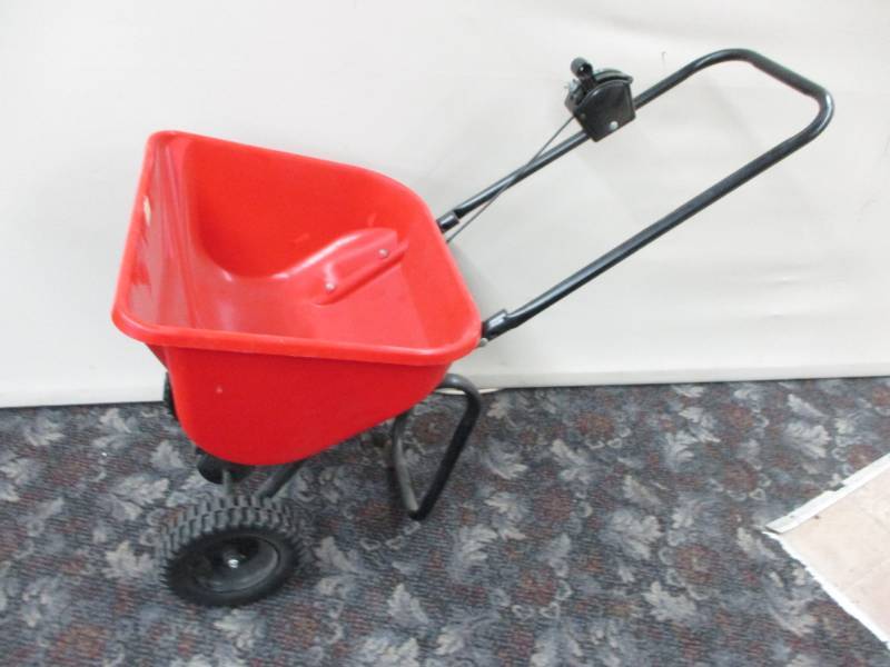 lot 178 image: Spreaderseeder