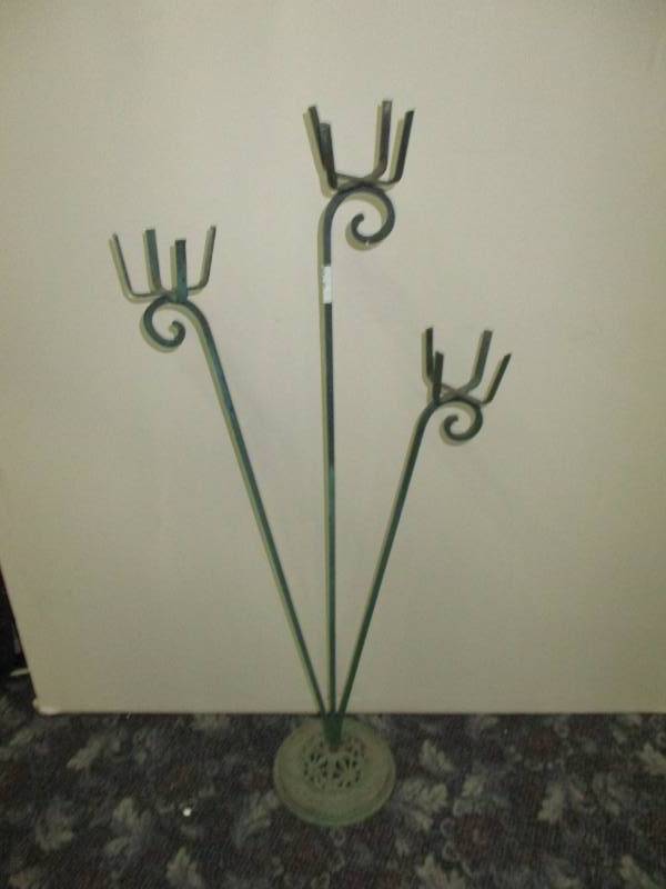 lot 195 image: Cast Iron Triple Plant Holder