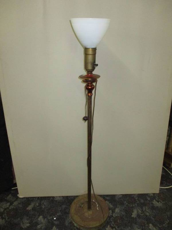 lot 197 image: Antique Lamp  See Pictures