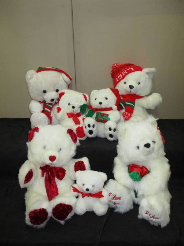 lot 252 image: Christmas bears Clean