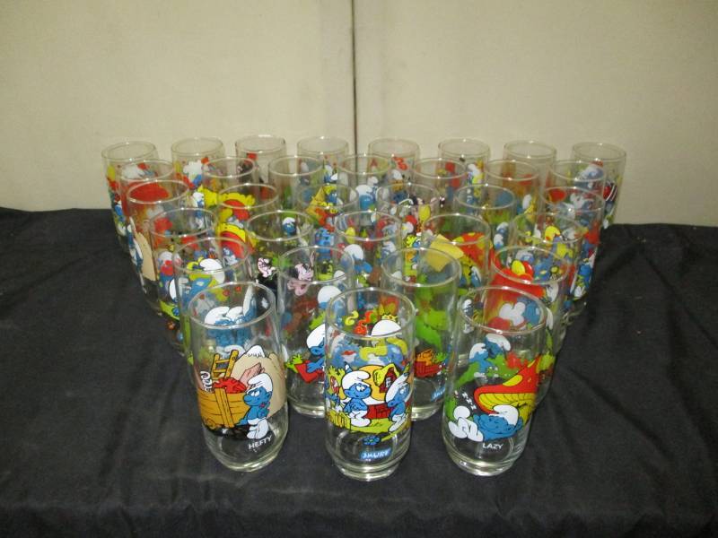 lot 260 image: 50 smurf Glasses some not in picture