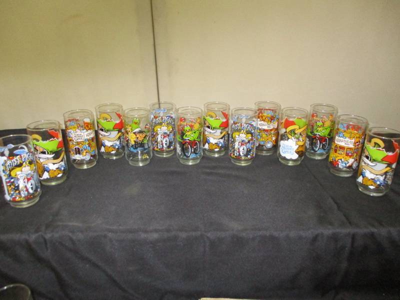 lot 262 image: 14 Muppet Glasses