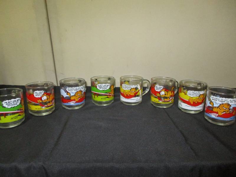 lot 264 image: Garfield Mugs