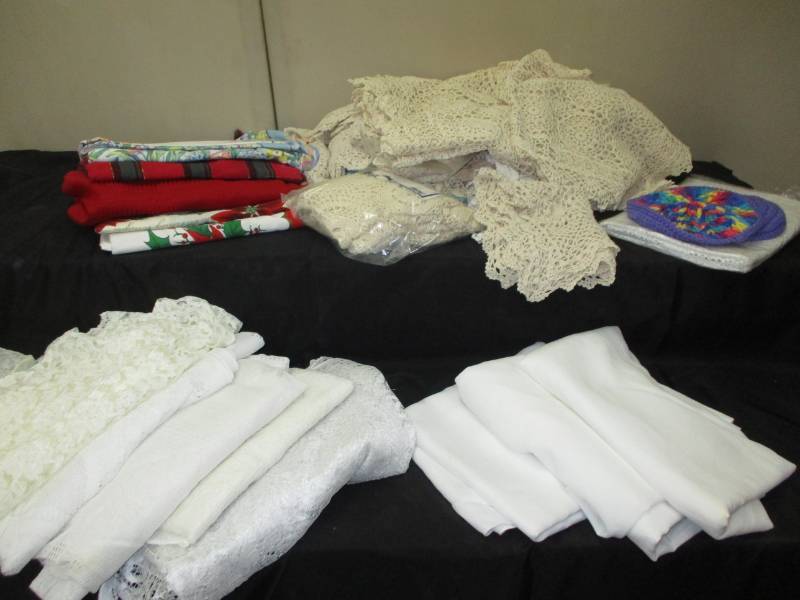 lot 266 image: Lots of nice chrocheted Table Clothes and various table clothes