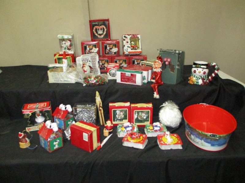 lot 273 image: Various unopened Christmas Ornaments