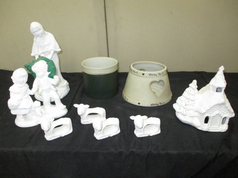 lot 285 image: Various Christmas Ceramics matches some above