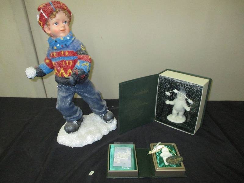 lot 298 image: Snowbabies and little boy throwing a snowball