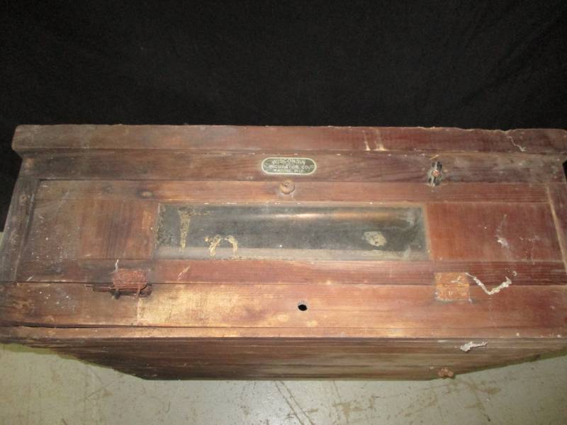 lot 302 image: Incubator 30 x 30 12 x 11
