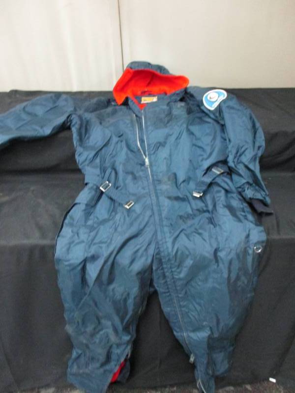 lot 336 image: Vintage Modes Ski Doo Snow Suit looks like a size Large