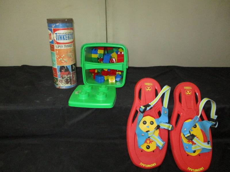 lot 339 image: Tinker Toys and Blocks