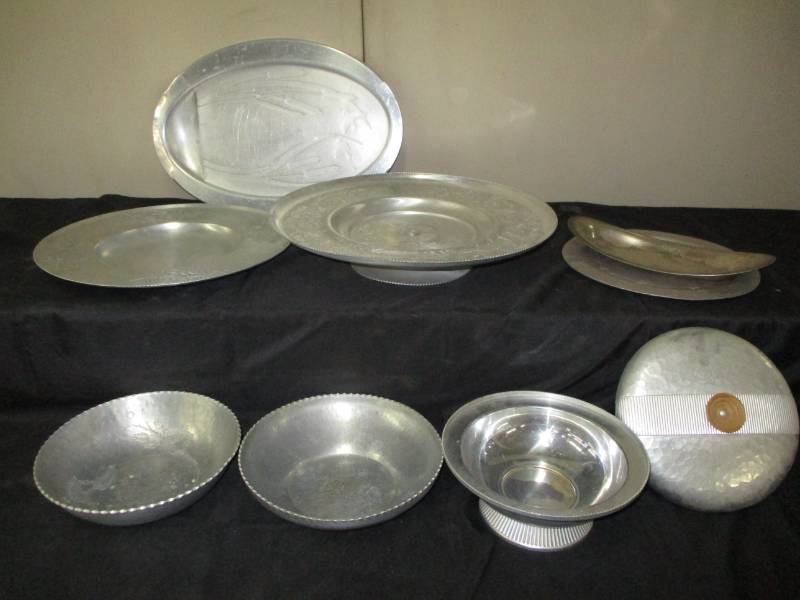 lot 340 image: Hammered Metal Serving Pieces