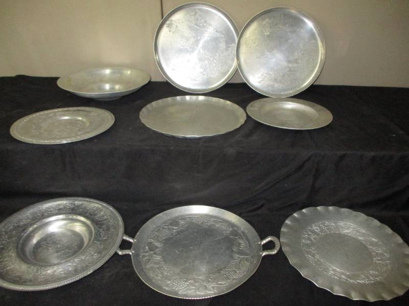 lot 343 image: Hammered Metal Serving Pieces