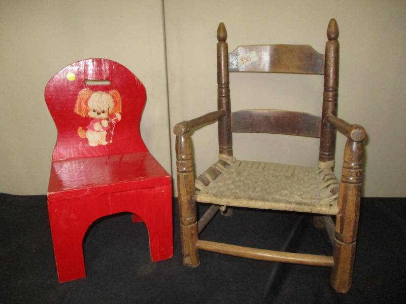 lot 349 image: Kids Time Out Chairs