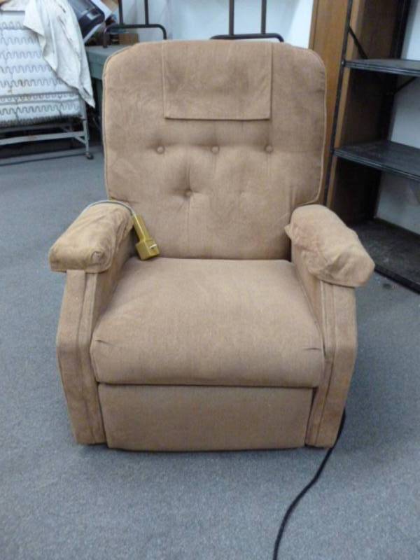 lot 4 image: Reclining Lift Chair