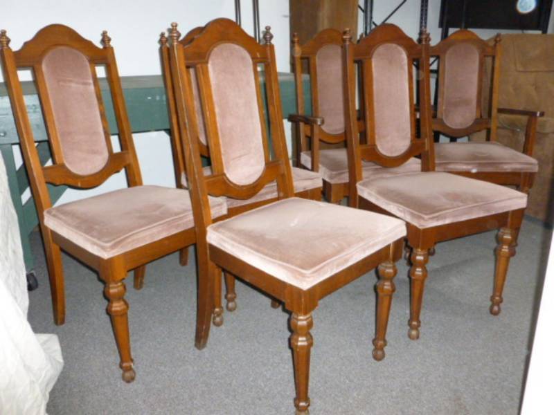 lot 11 image: Vintage Dining Room Chair Set