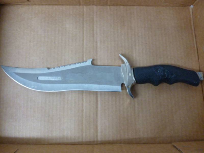 lot 32 image: Collector Knife