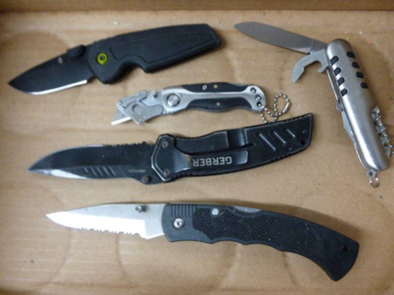 lot 70 image: Collector Knives