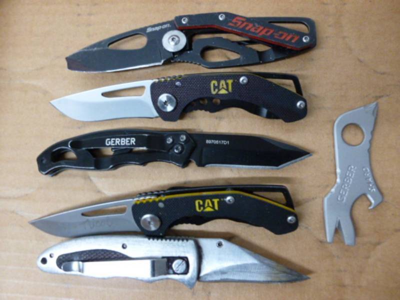 lot 72 image: Collector Knives