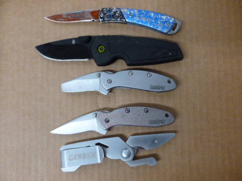 lot 75 image: Collector Knives