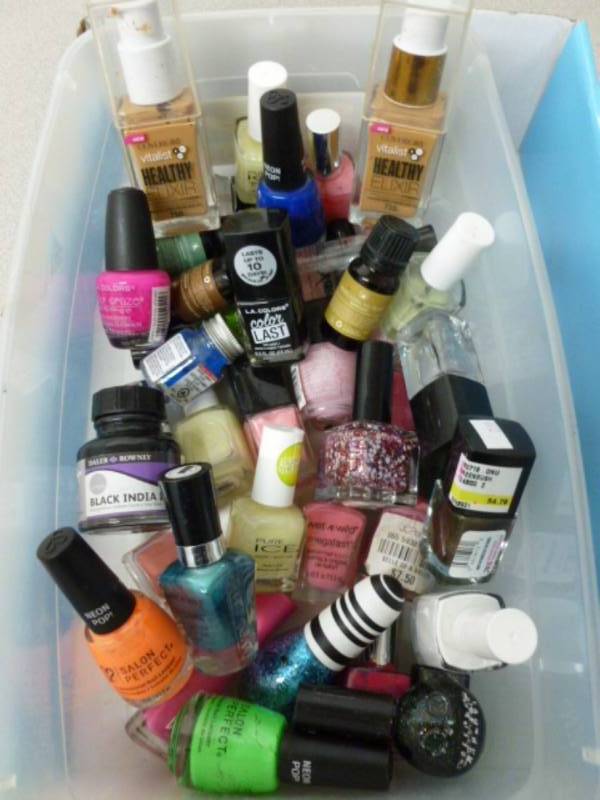 lot 90 image: Fingernail Polish