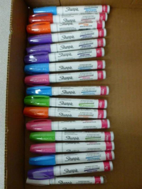 lot 106 image: New Craft Paint Sticks