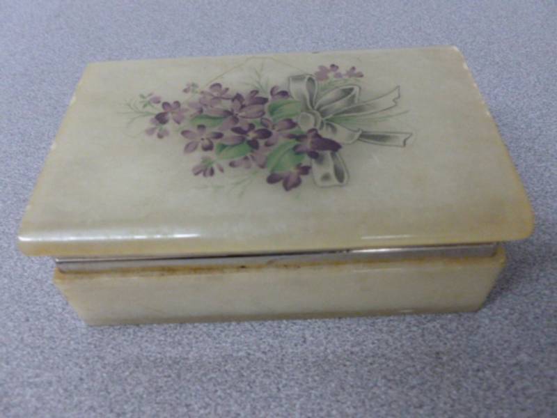 lot 115 image: Vintage Alabaster Ring Box