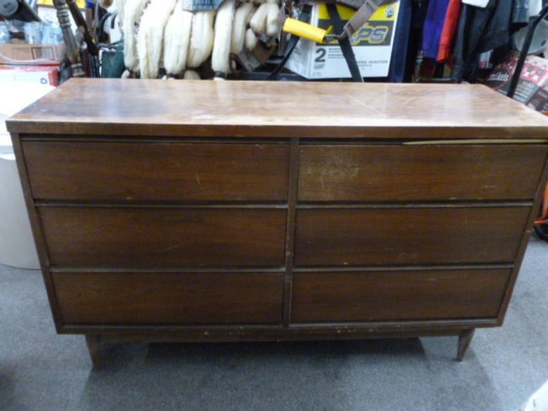 lot 164 image: Vintage Dresser