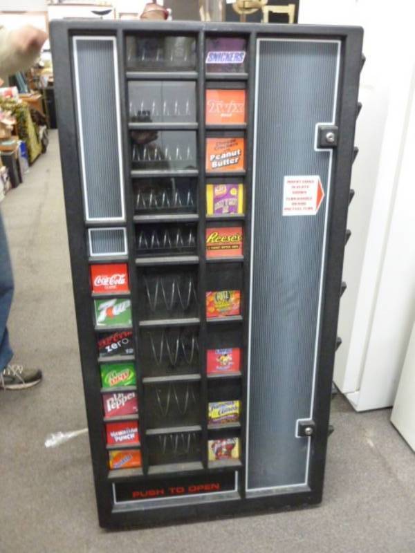 lot 165 image: Vending Machine