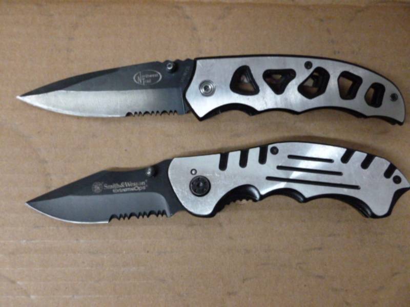 lot 172 image: Collector Knives