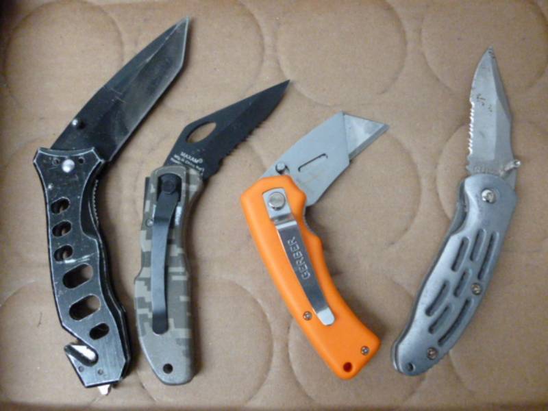 lot 174 image: Collector Knives