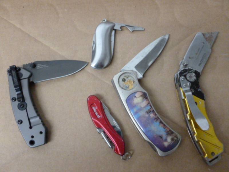lot 175 image: Collector Knives