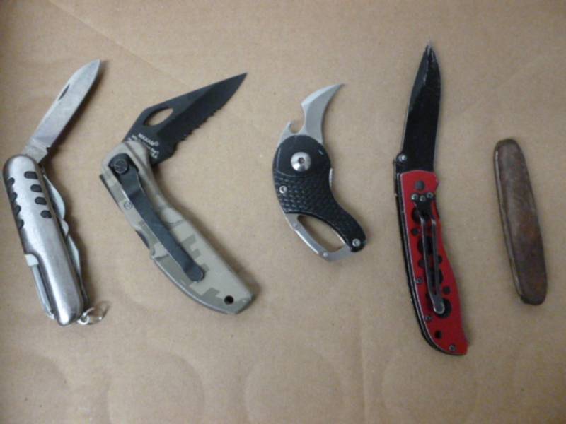 lot 176 image: Collector Knives