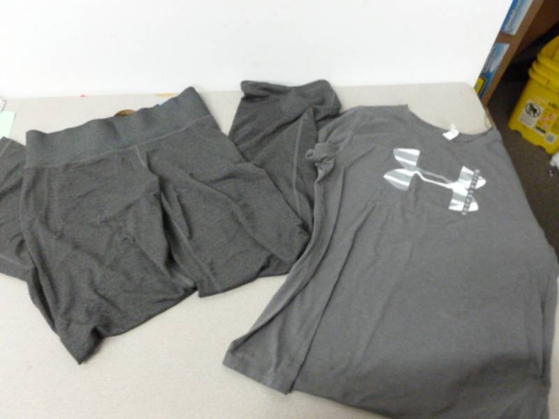 lot 197 image: Under Armour Shirt