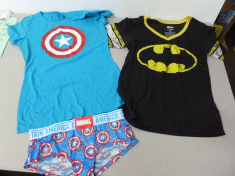lot 199 image: Batman Shirt
