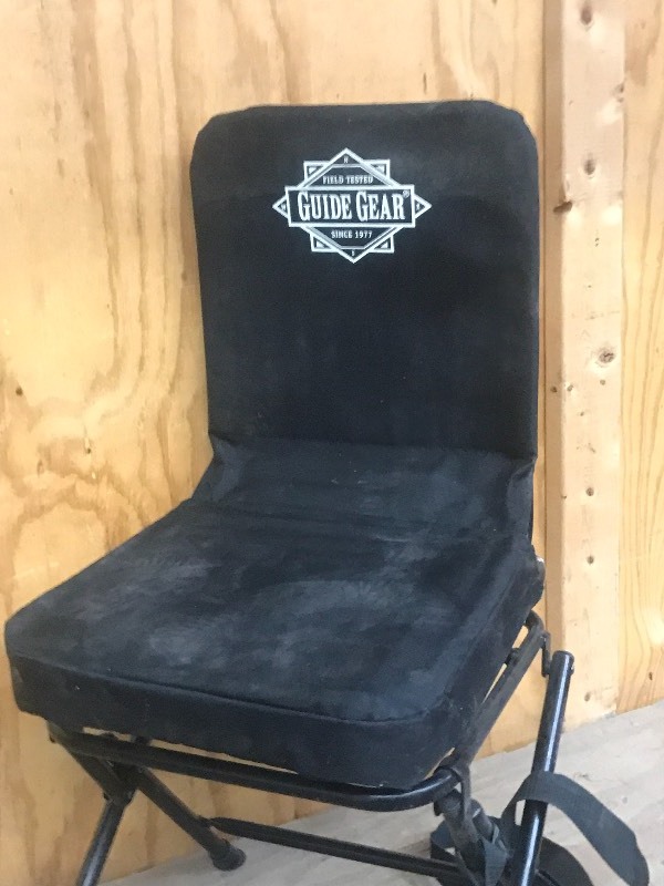 lot 30 image: Guide Gear Hunting Chair