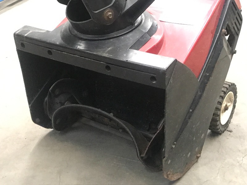 lot 8 image: Toro Single-Stage Snow Blower