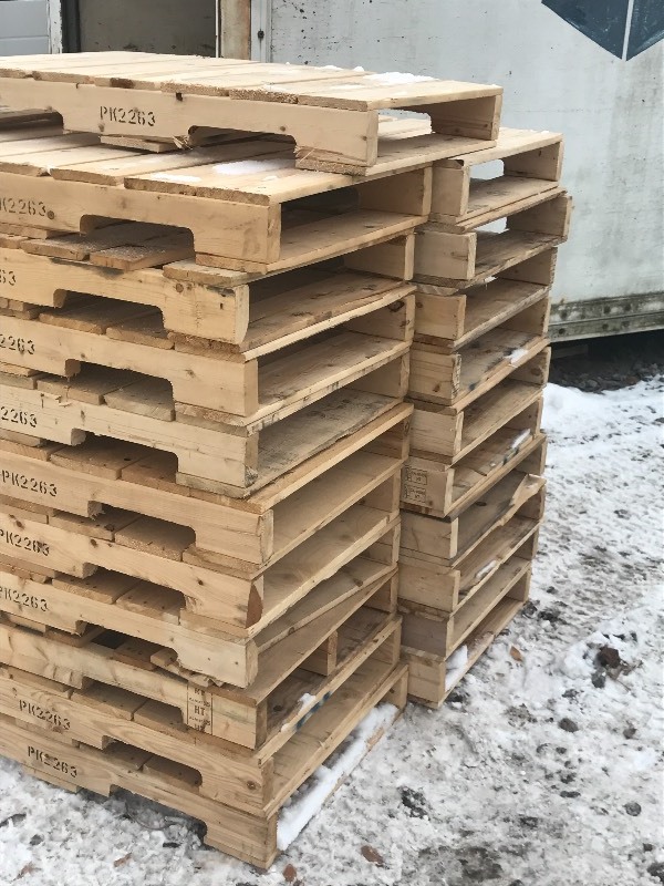 lot 4 image: (21) Heat-Treated Shipping Pallets