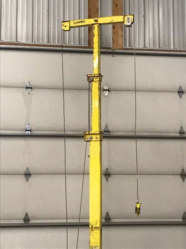 lot 3 image: Sumner Roust-A-Bout Lift