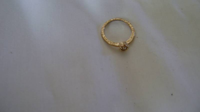 GOLD AND DIAMOND RING
