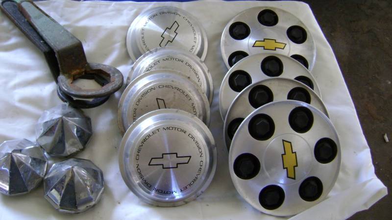 2 SETS OF HUB CAPS