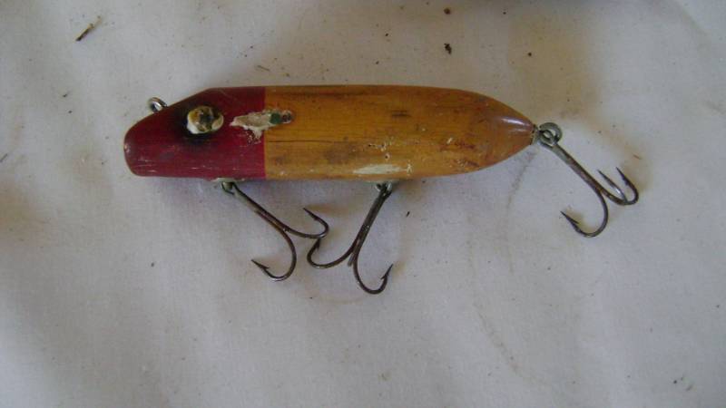VINTAGE WOODEN FISHING LURE