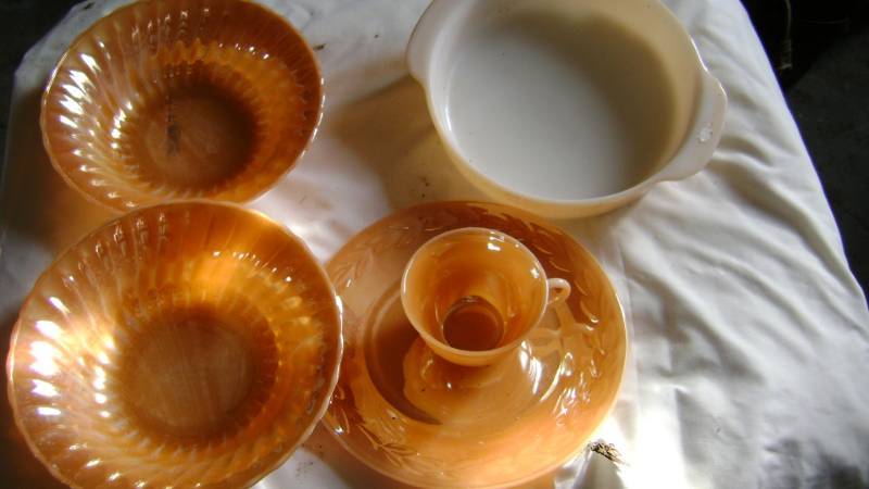 COLLECTIBLE FIRE KING GLASS WEAR