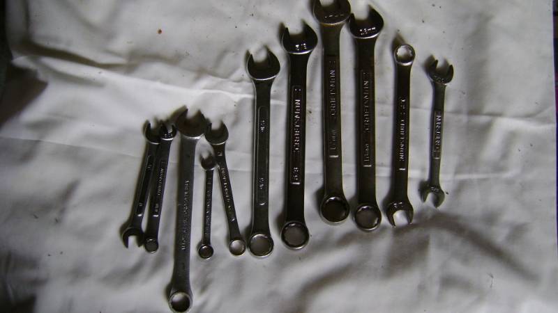 MULTIPLE SIZE WRENCHES