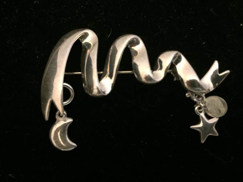 lot 62 image: Sterling Silver Pins Brooches - Qty 2