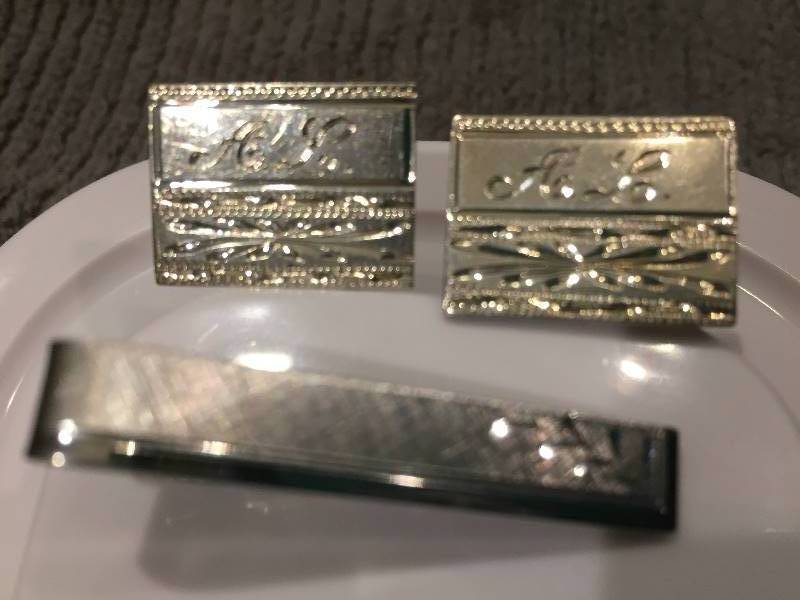 lot 68 image: Sterling Silver Cufflinks & Tie Bar