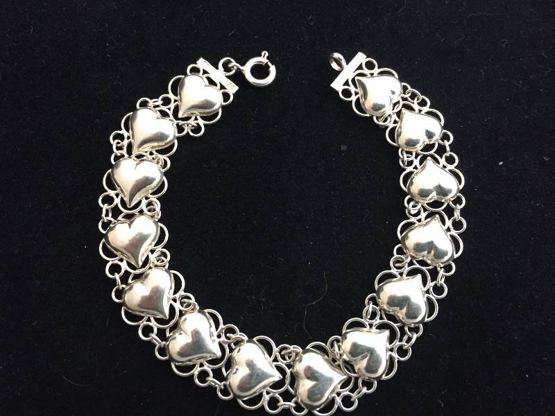 lot 35 image: Sterling Silver Heart Bracelet