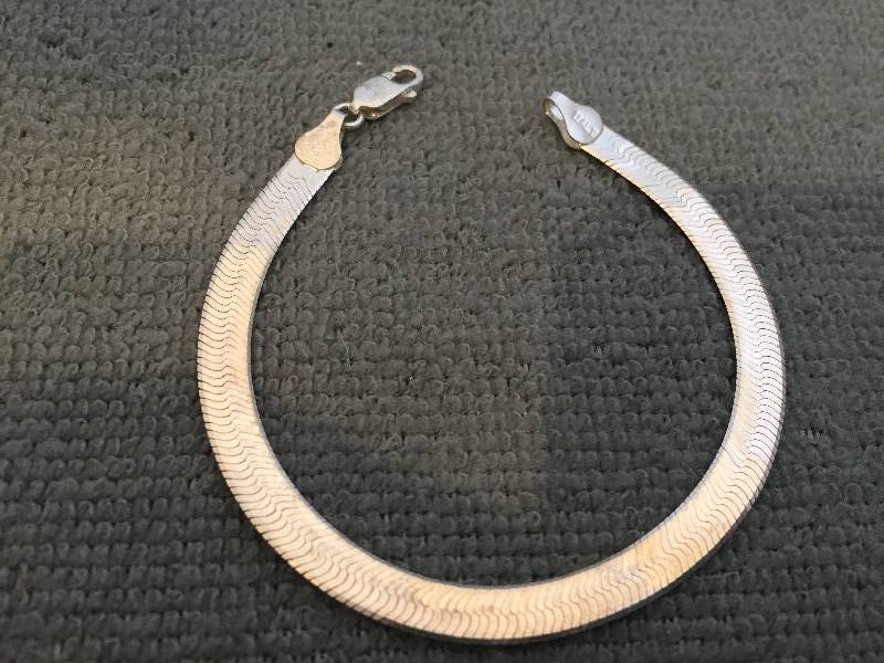 lot 51 image: Sterling Silver Bracelet